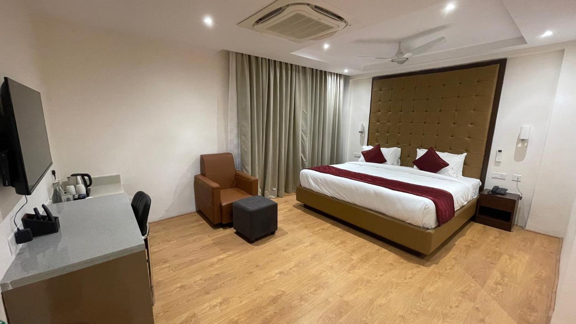 Hotel Silver Cle Haiderabad Buitenkant foto