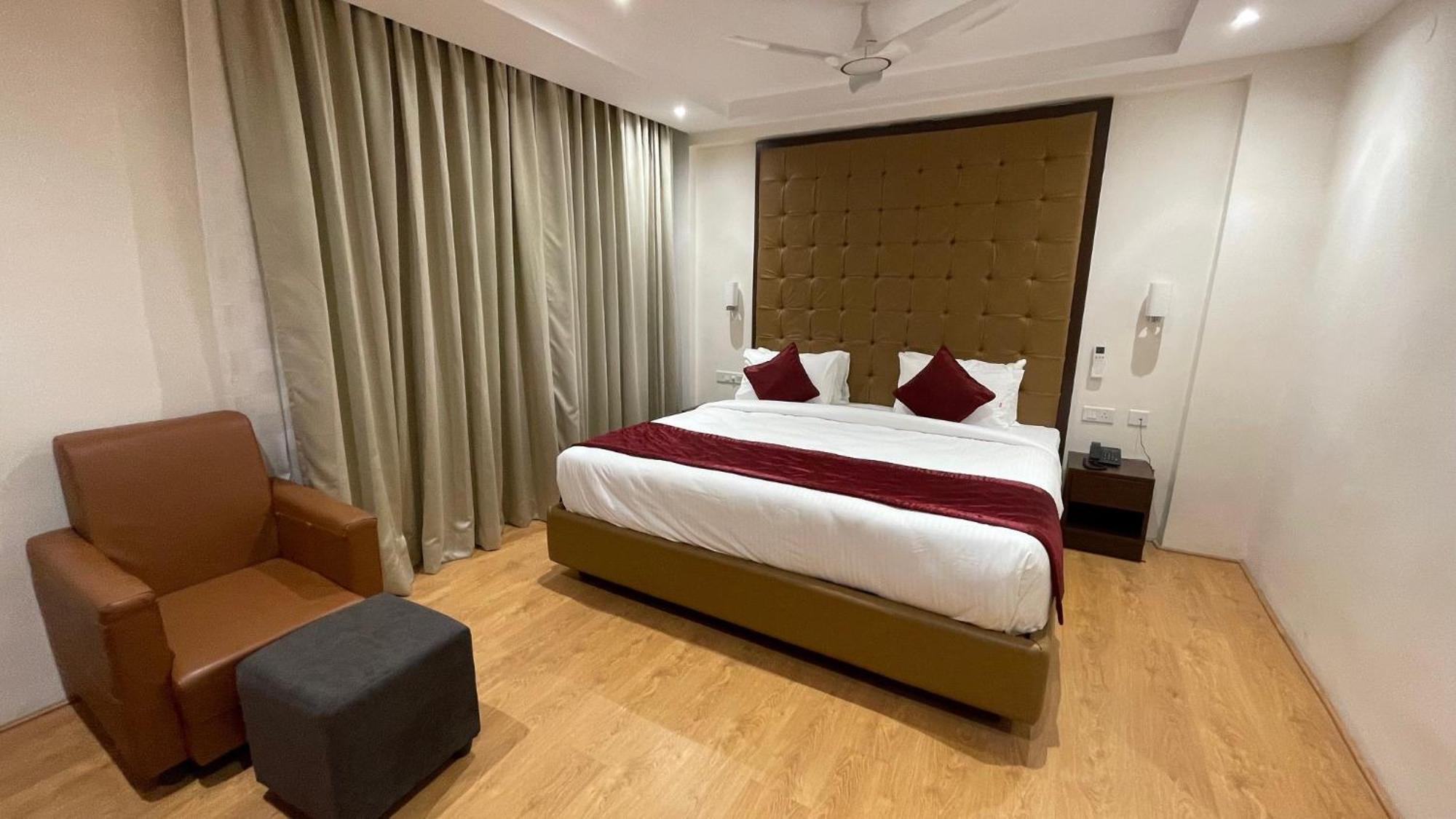 Hotel Silver Cle Haiderabad Buitenkant foto